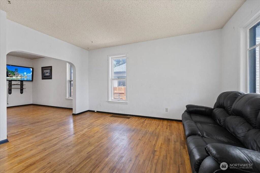 Spokane, WA 99202,524 E 9 AVE