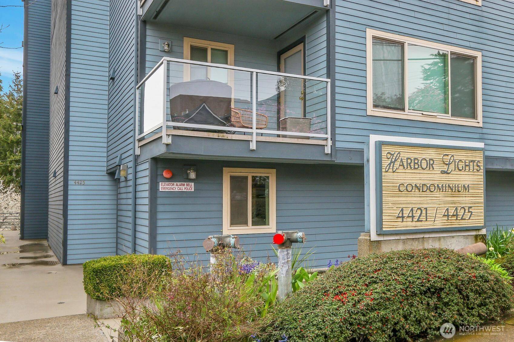 Seattle, WA 98103,4425 Greenwood AVE N #105