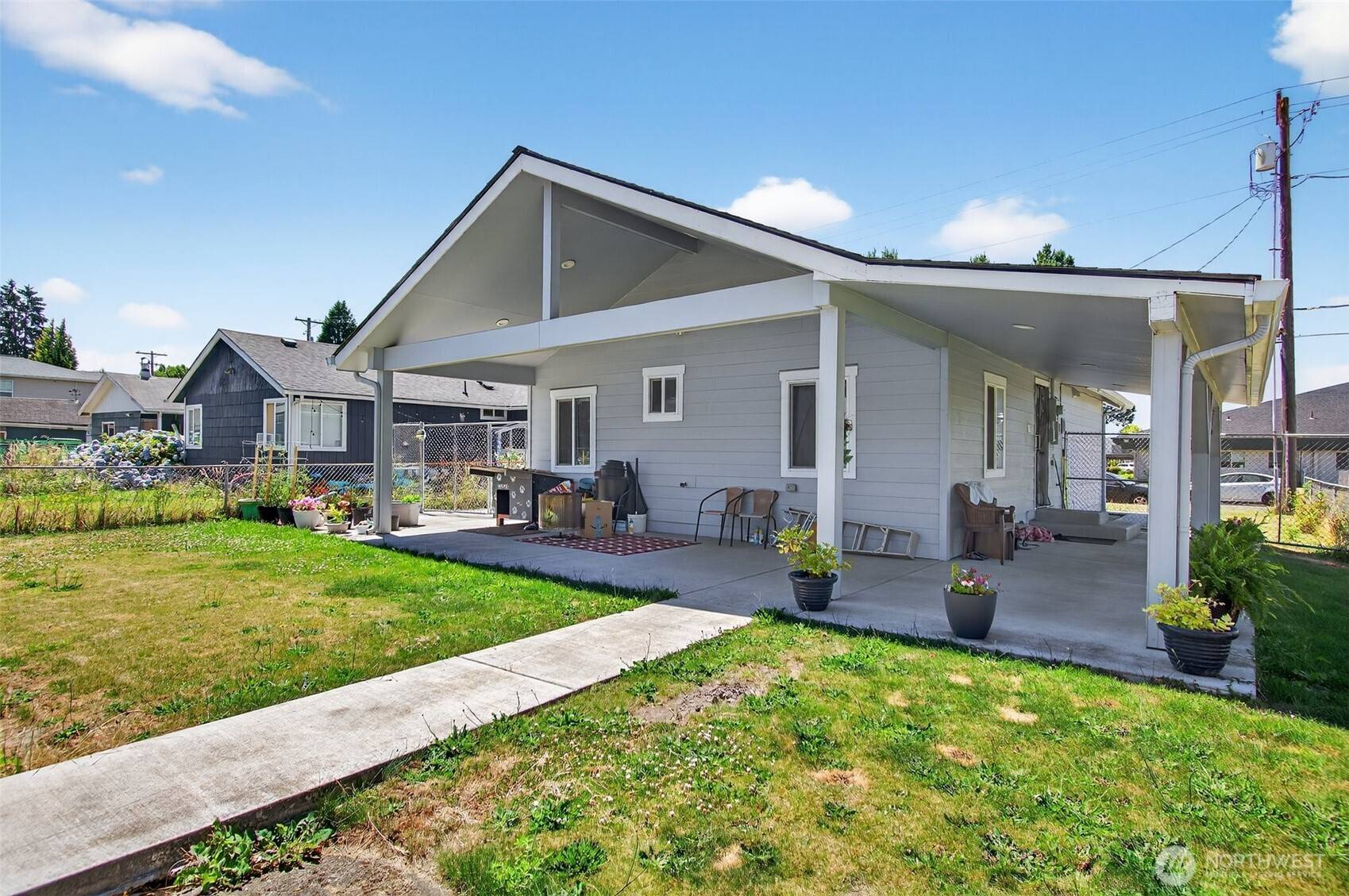 Longview, WA 98632,970 9th AVE