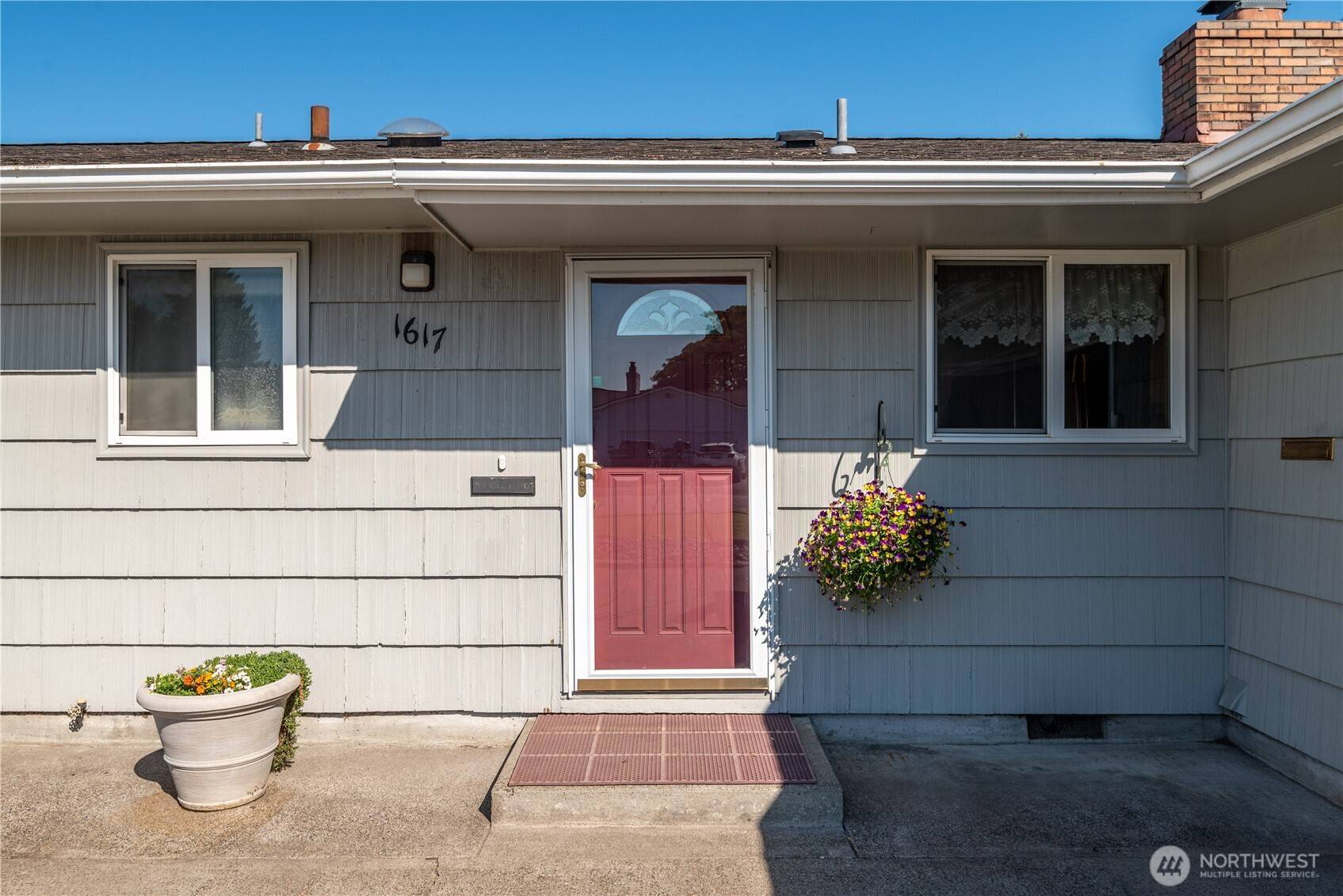 Longview, WA 98632,1617 Susan AVE