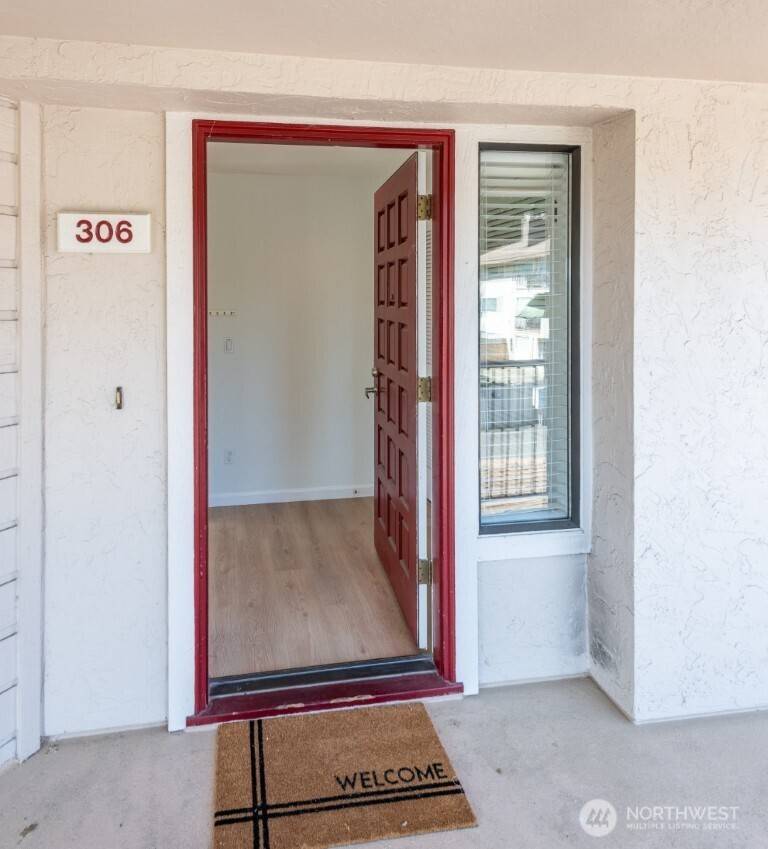 Kirkland, WA 98034,9920 NE 119th ST #306