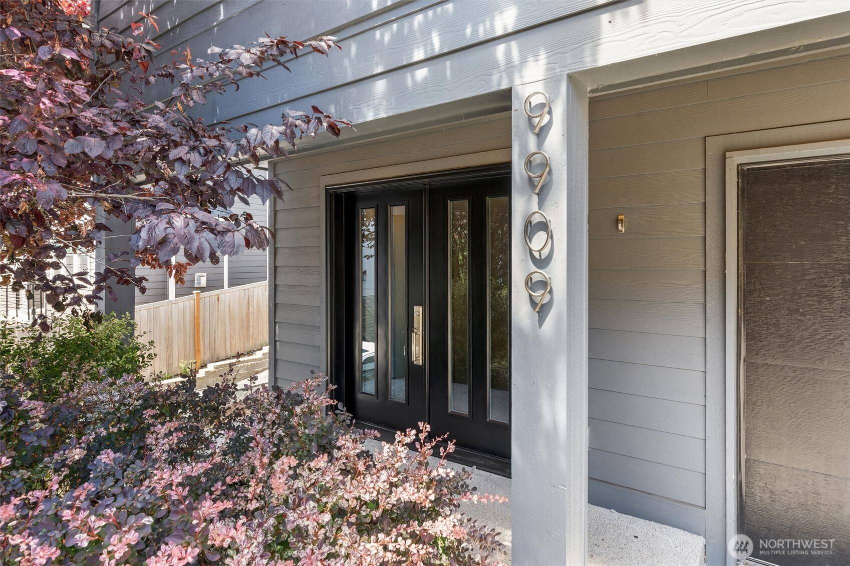 Kirkland, WA 98033,9909 123rd Lane NE