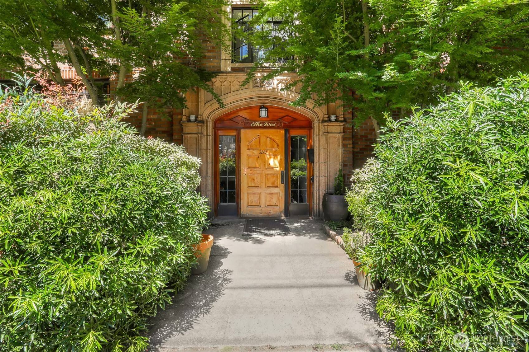 Seattle, WA 98102,3121 Franklin AVE E #24