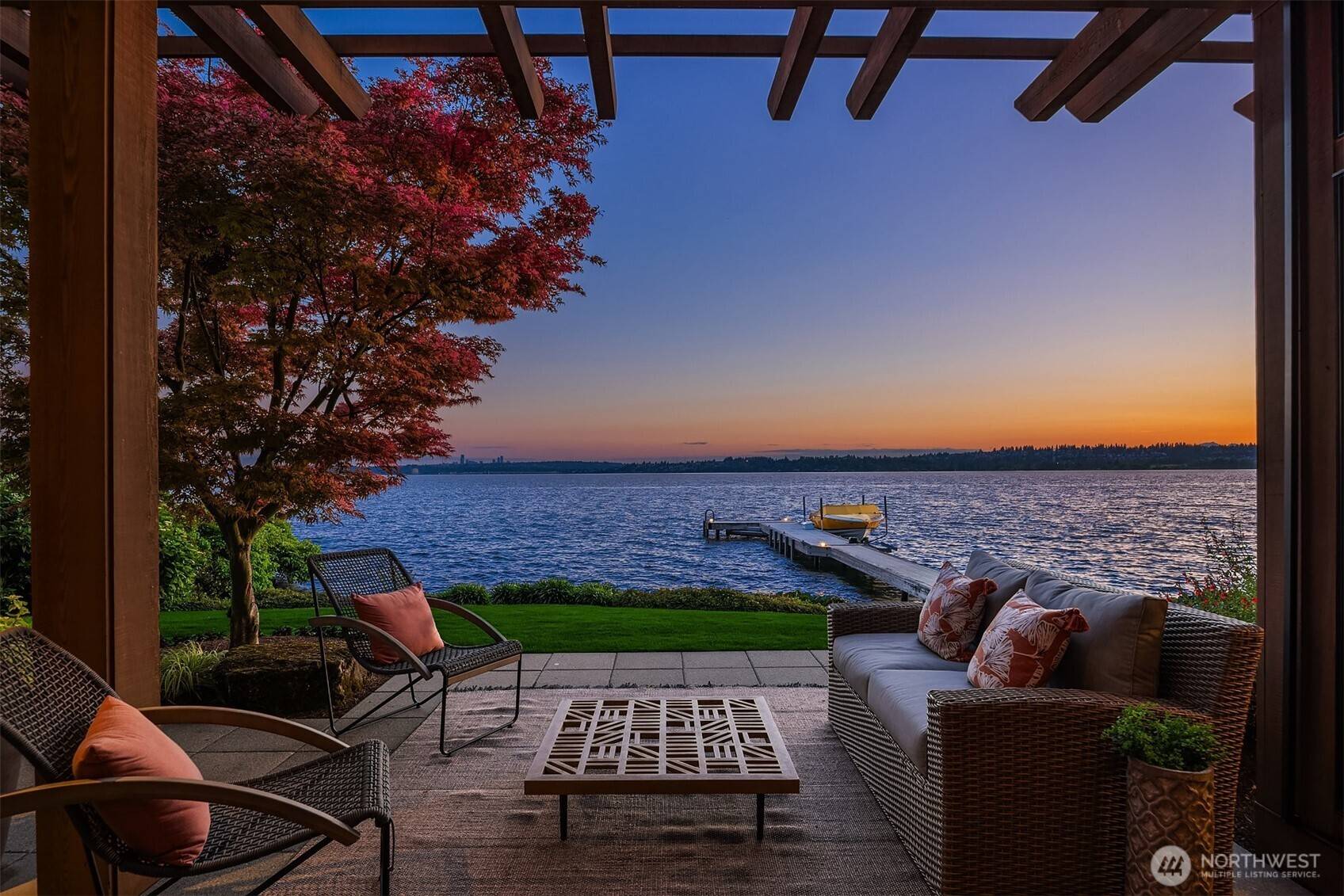 Kirkland, WA 98033,245 Lake AVE W