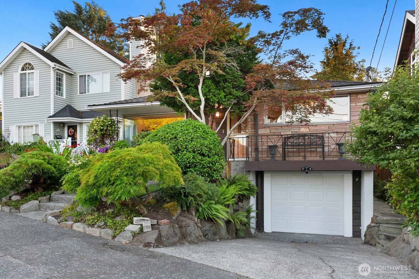 Seattle, WA 98199,4327 30th Avenue W