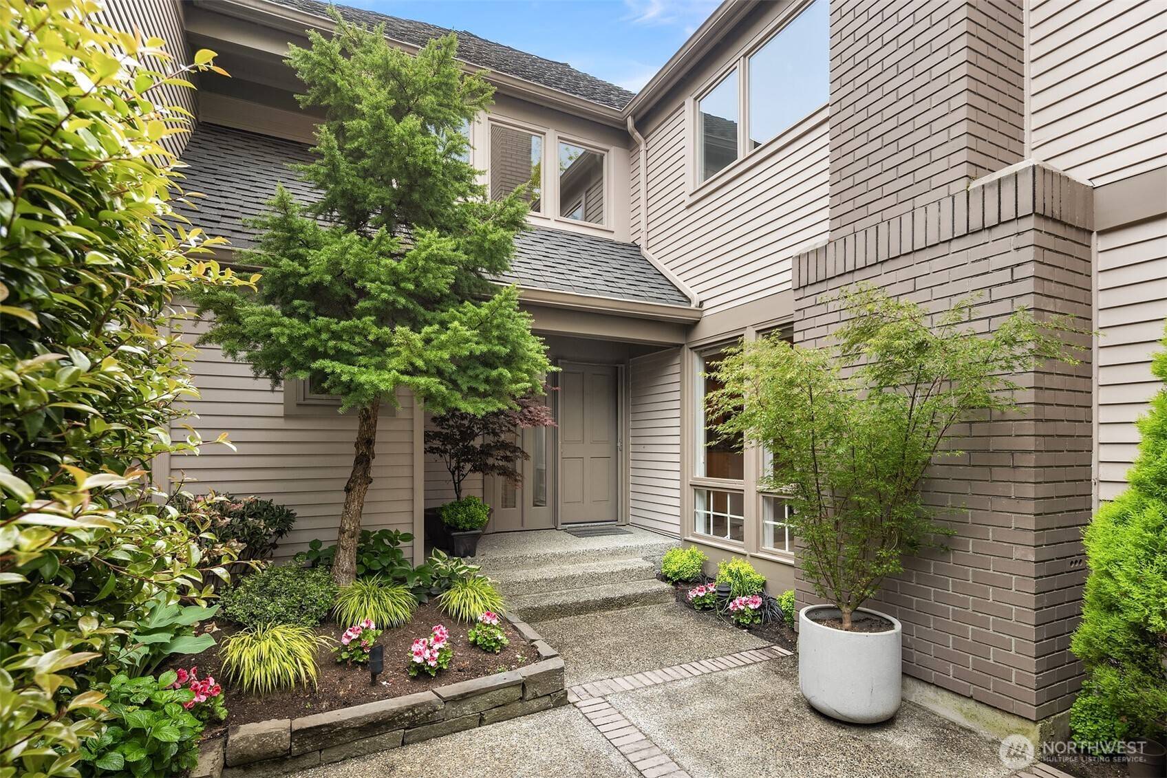 Bellevue, WA 98004,1732 Bellevue WAY NE