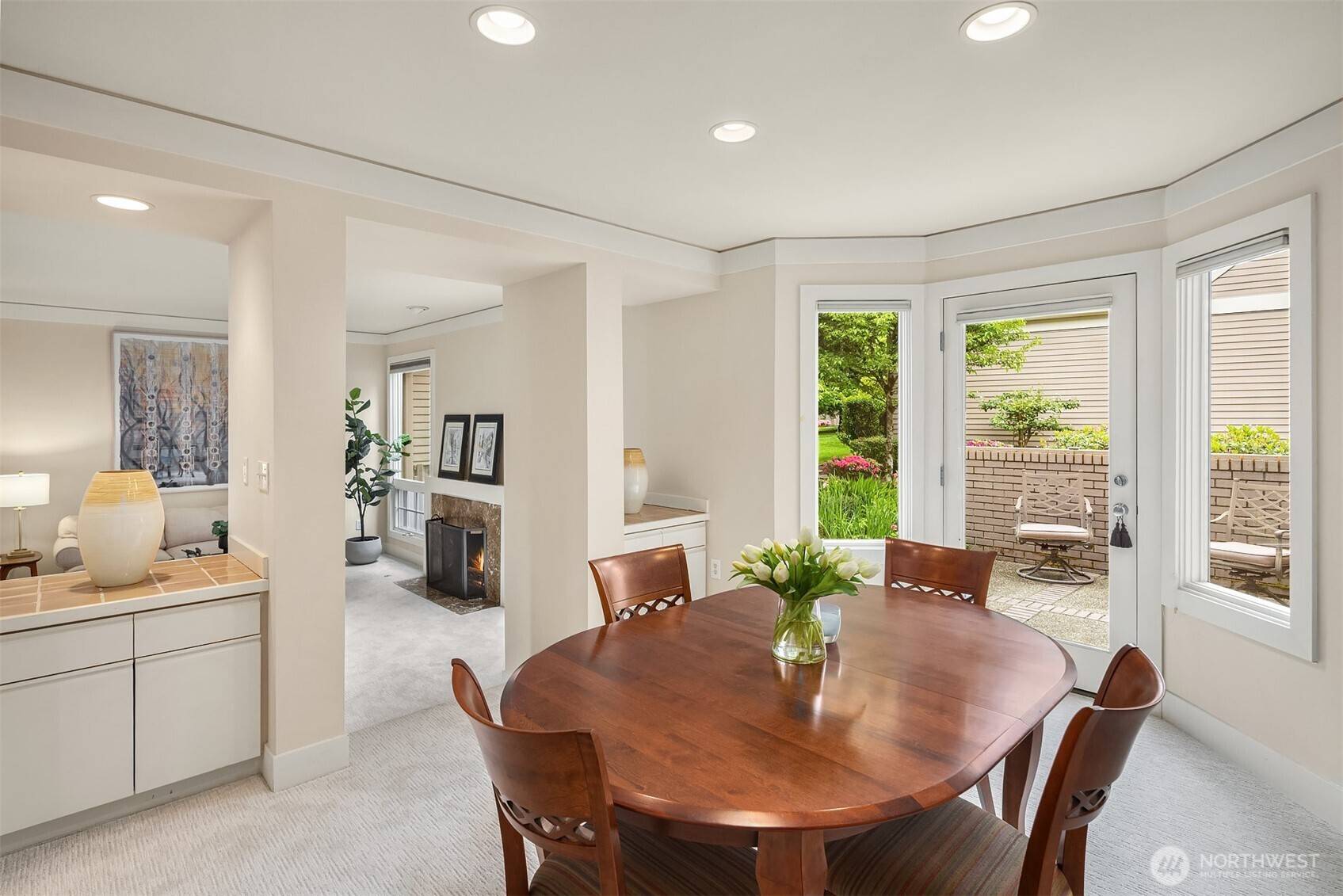 Bellevue, WA 98004,1732 Bellevue WAY NE