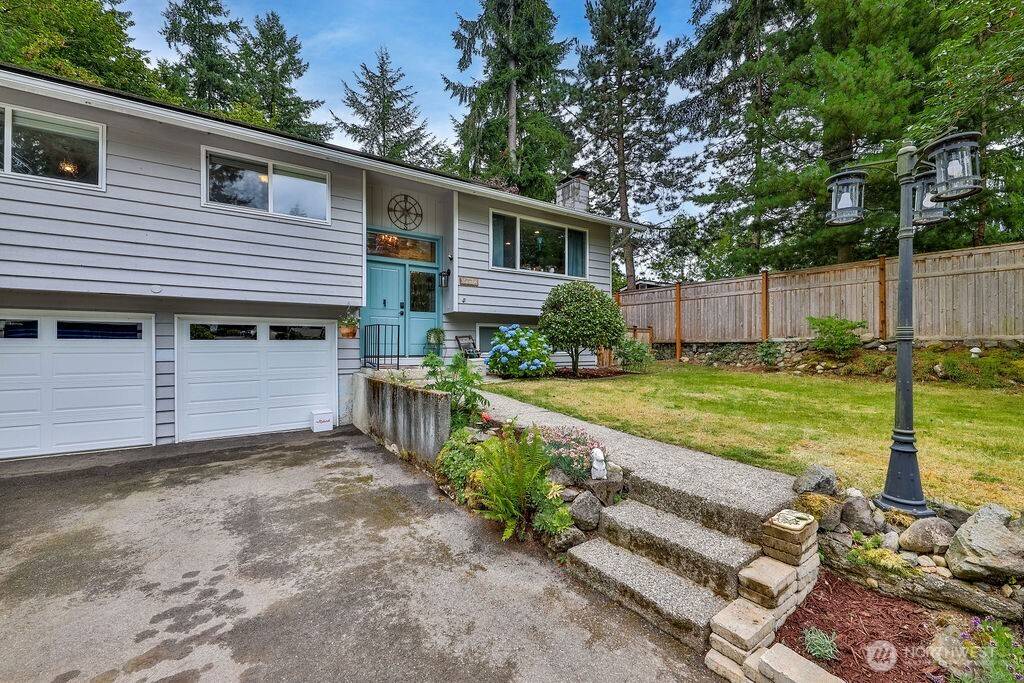 Renton, WA 98059,15572 206th AVE SE