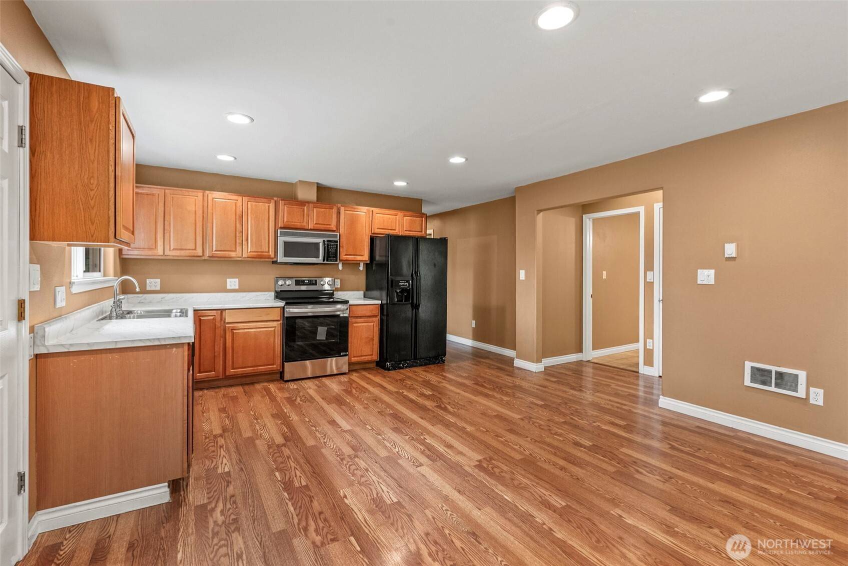 Longview, WA 98632,2132 Washington WAY