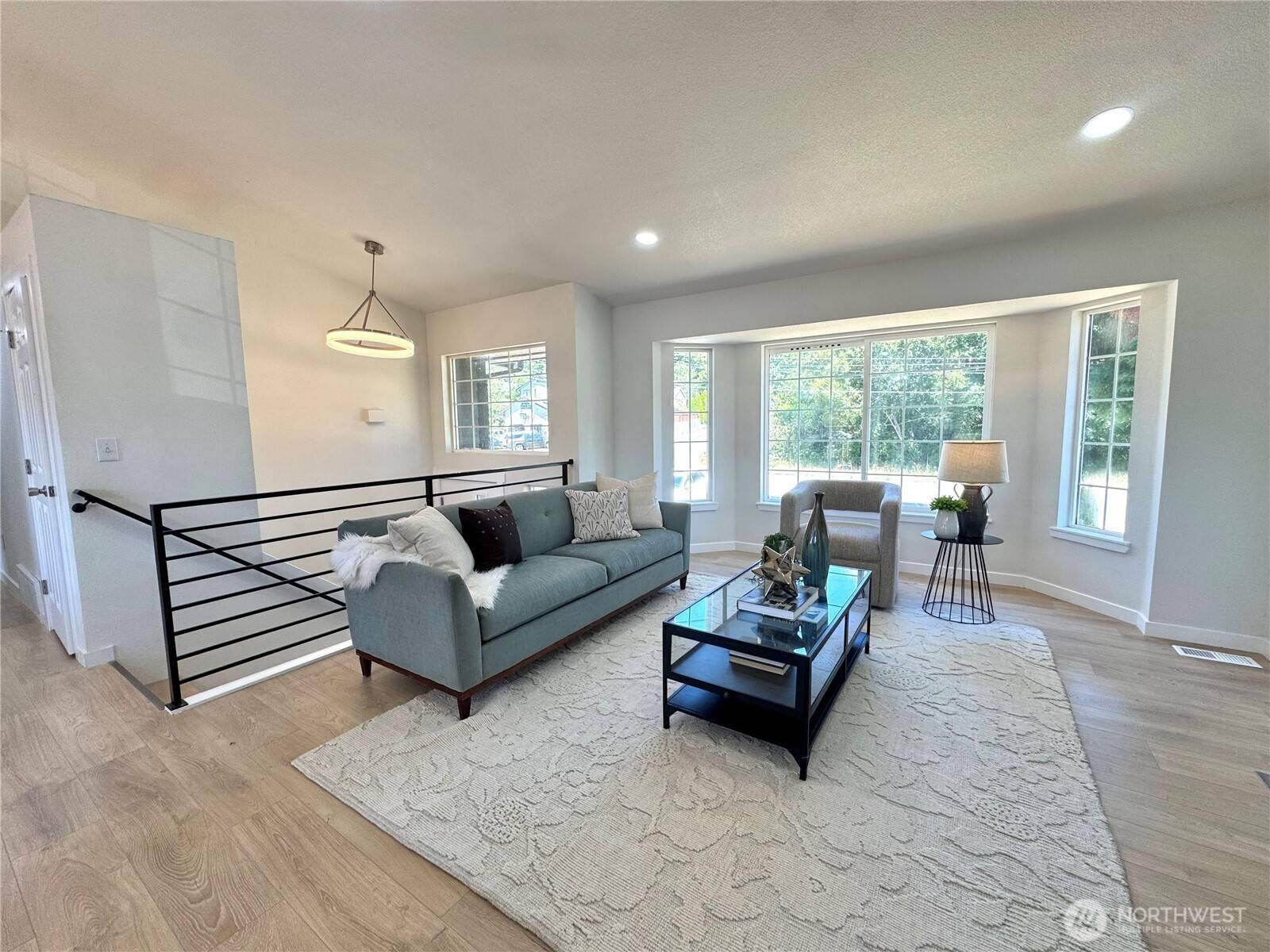 Des Moines, WA 98198,24405 24th AVE S