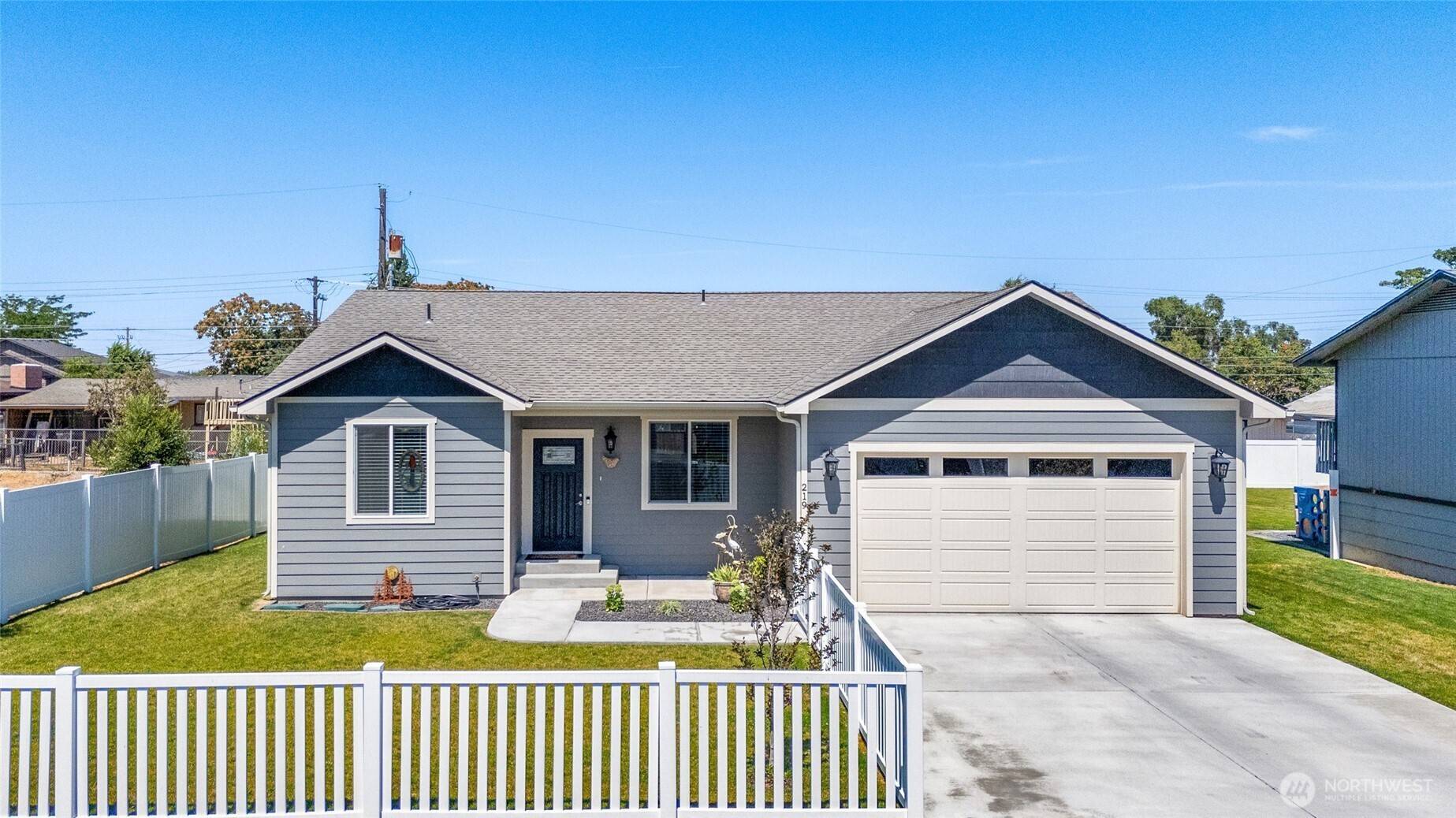 Moses Lake, WA 98837,219 S Sybel LN
