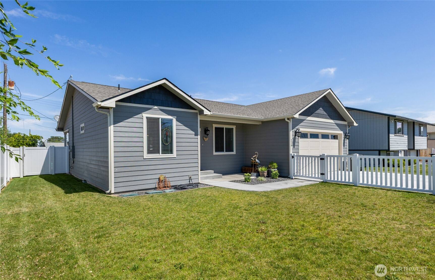 Moses Lake, WA 98837,219 S Sybel LN