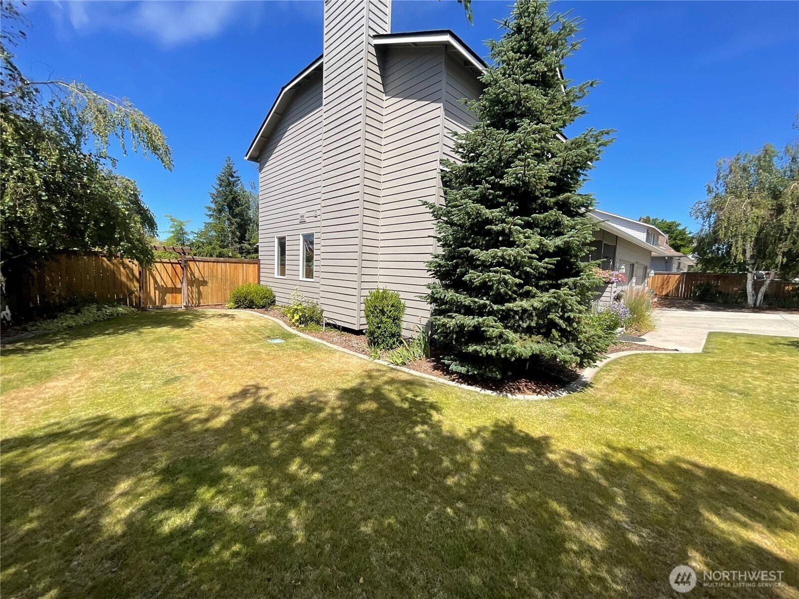 East Wenatchee, WA 98802,2403 Highland View DR