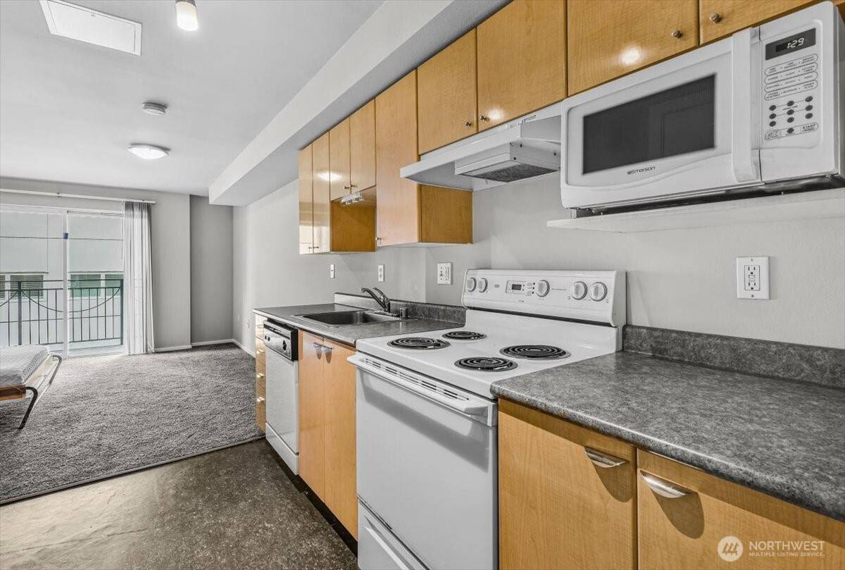 Seattle, WA 98121,425 Vine Street #421