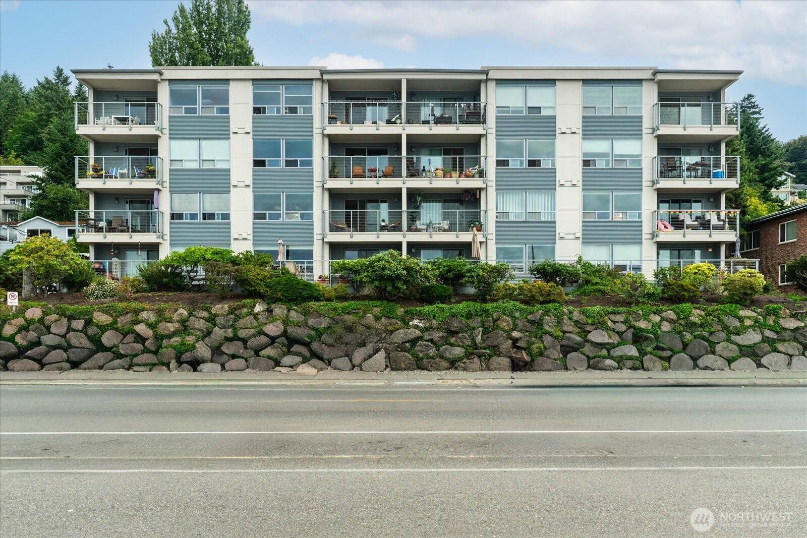 Seattle, WA 98116,2200 Alki AVE SW #203