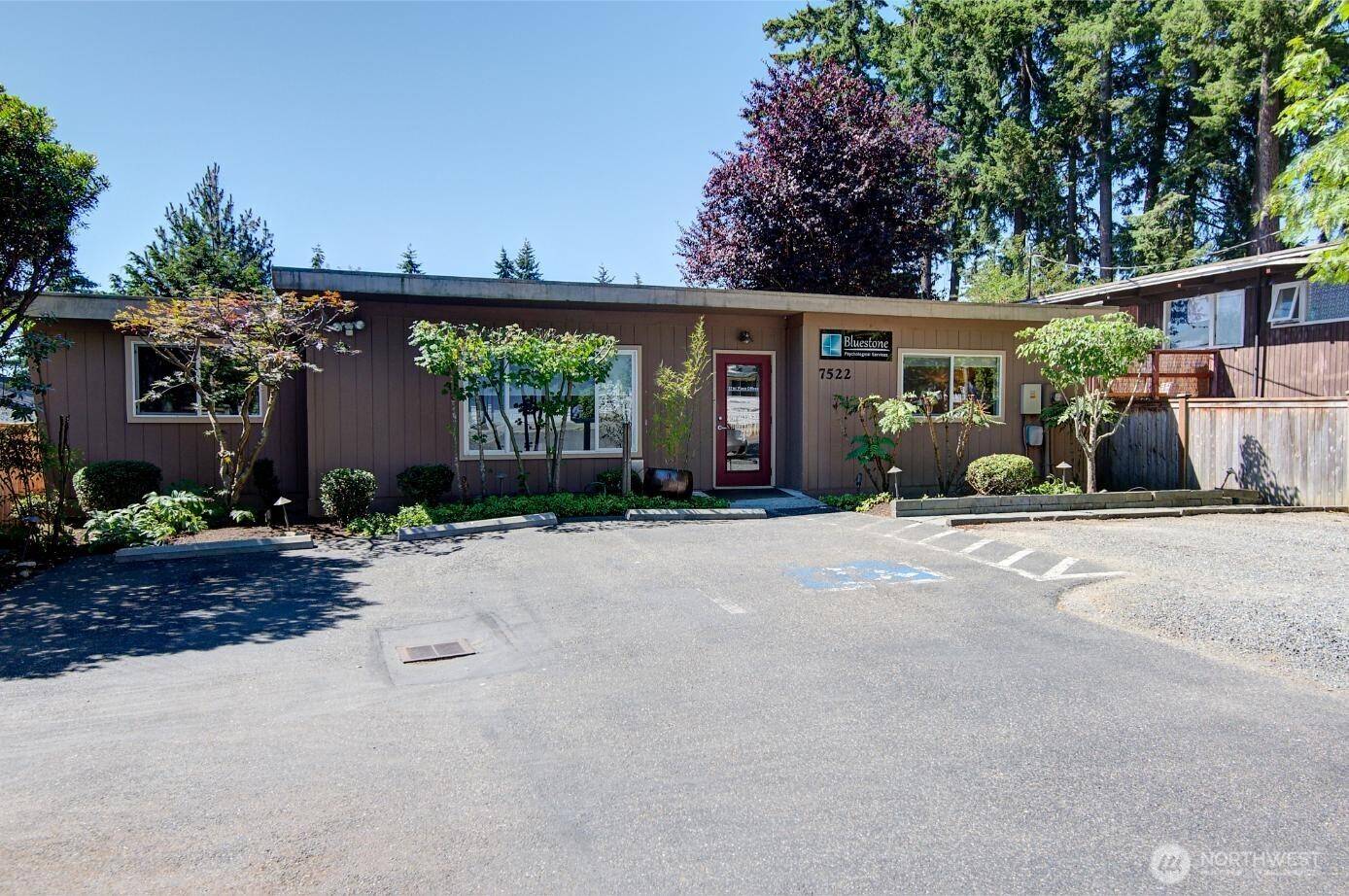 Edmonds, WA 98026,7522 221st ST