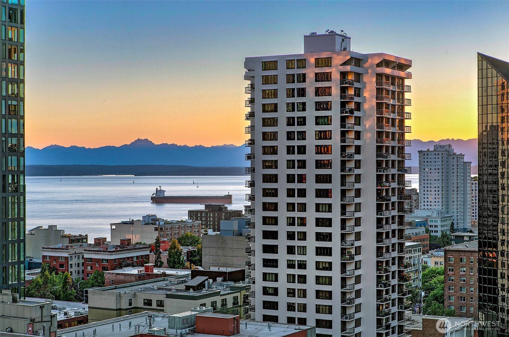 Seattle, WA 98101,1920 4th AVE #1702