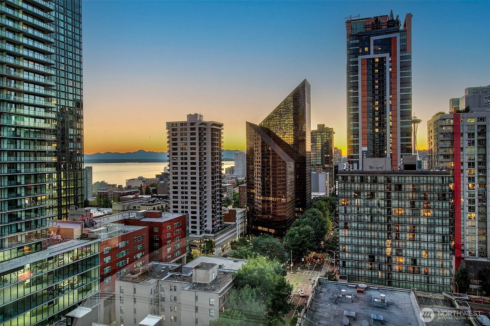 Seattle, WA 98101,1920 4th AVE #1702