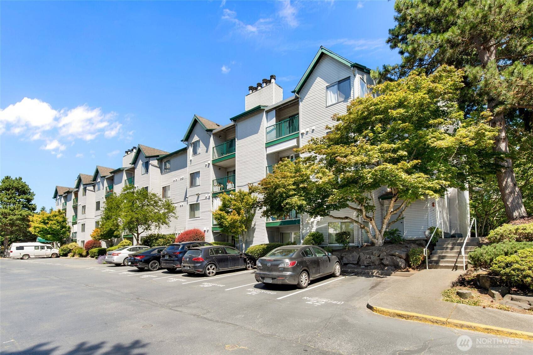 Shoreline, WA 98155,1522 NE 175th ST #403