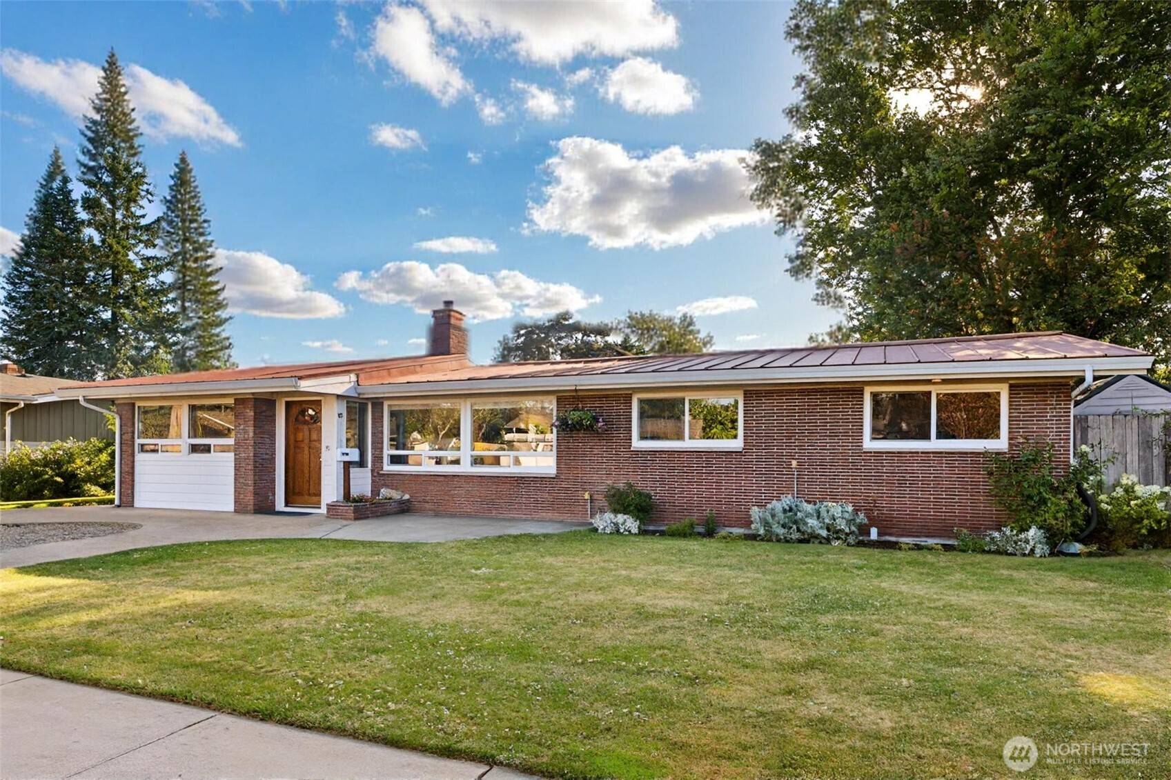 Enumclaw, WA 98022,1214 Harding ST