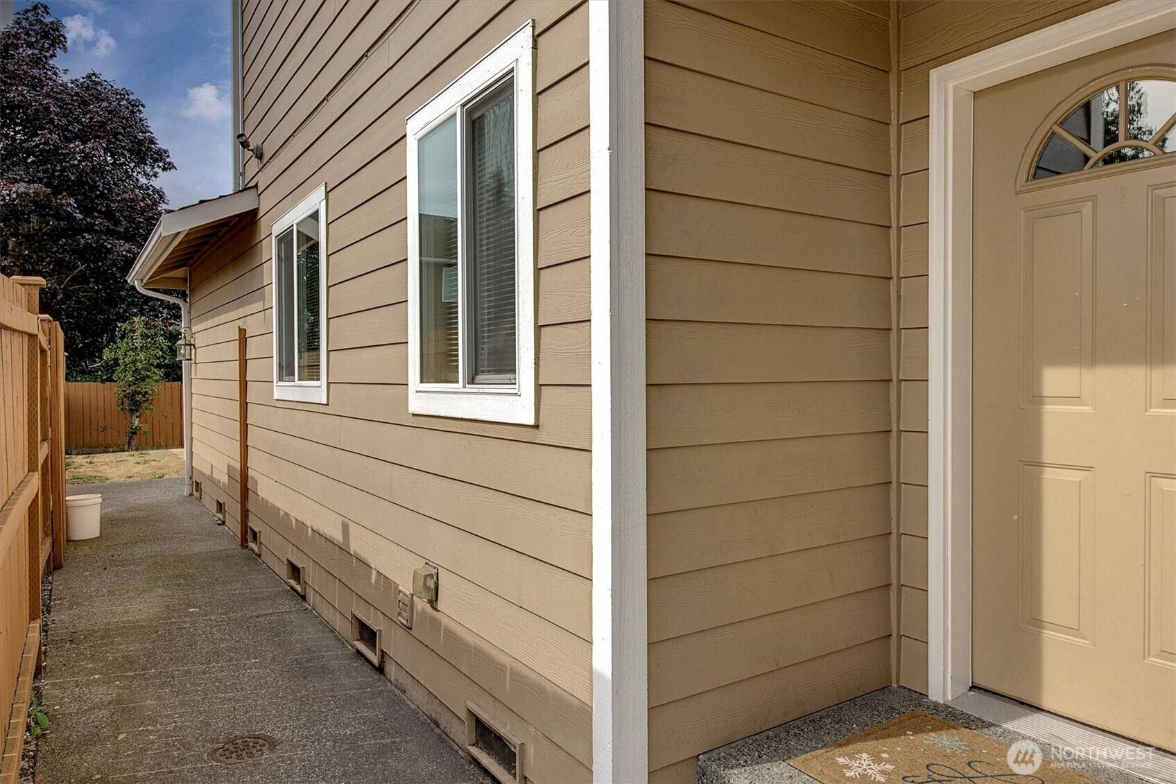 Everett, WA 98208,122 112th ST SE #A & B