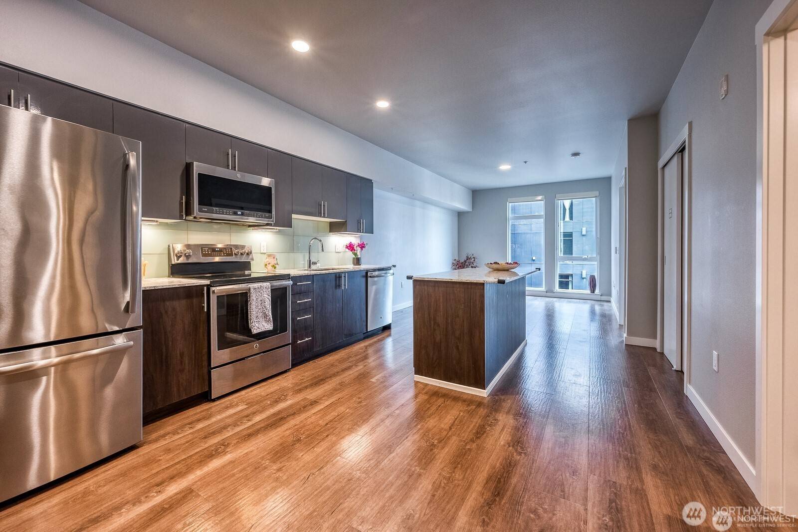 Bellevue, WA 98004,1085 103rd AVE NE #526