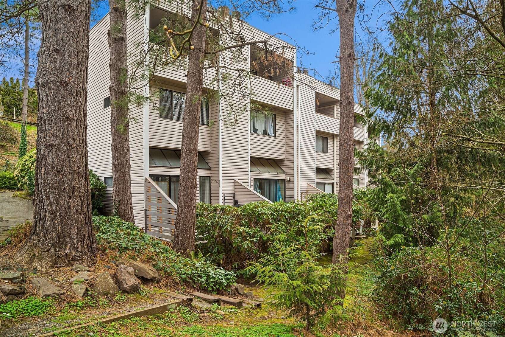 Shoreline, WA 98155,19805 15th AVE NE #3