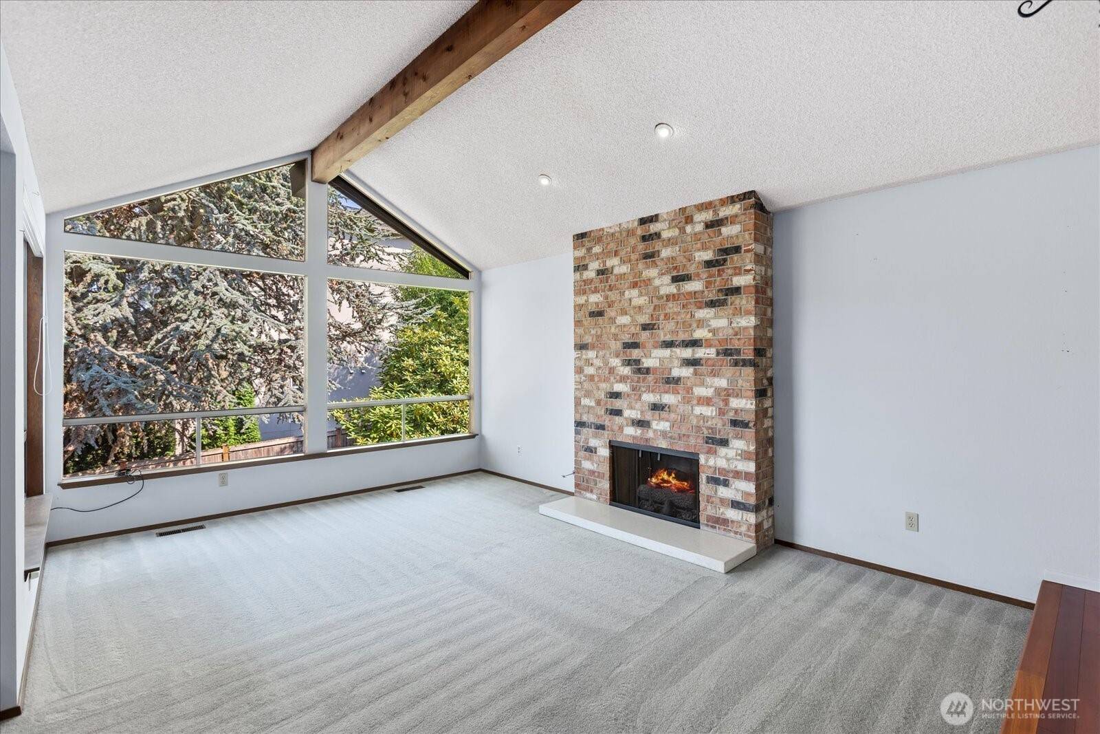 Edmonds, WA 98020,525 Holly DR
