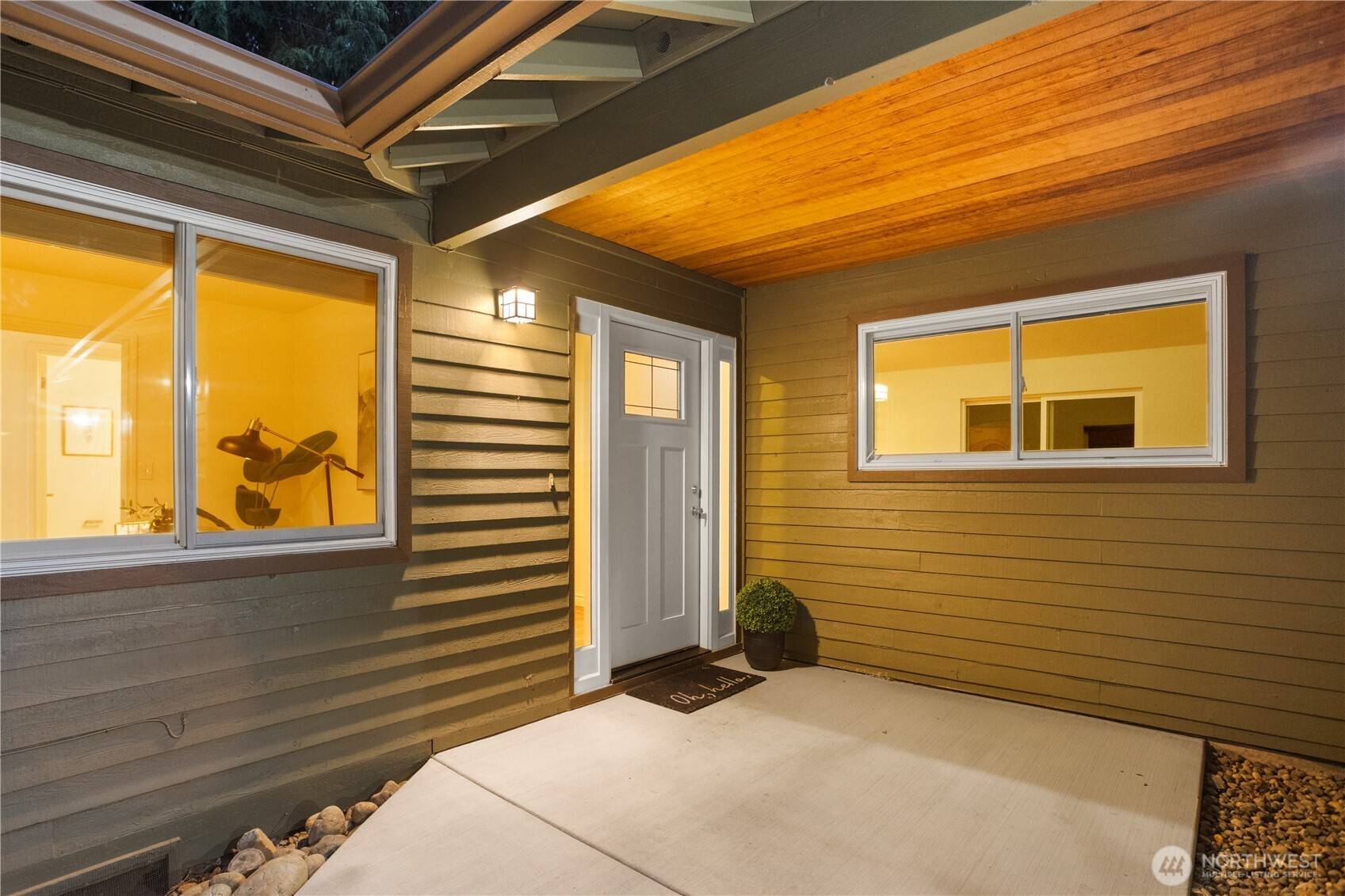 Sammamish, WA 98074,20932 NE 44th ST