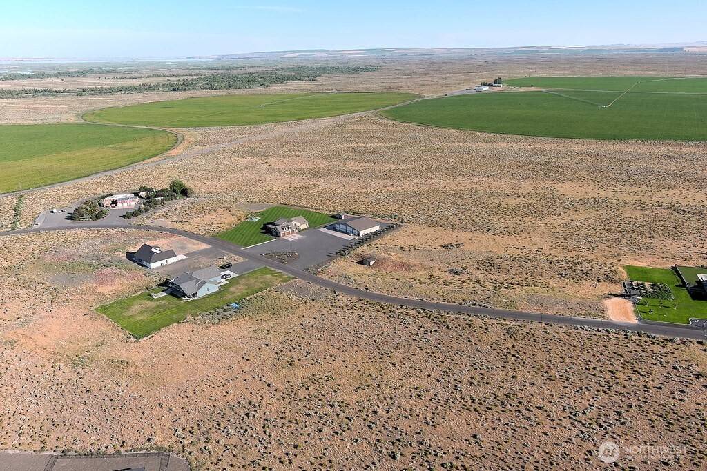 Moses Lake, WA 98837,329 SE Desert Hills Loop