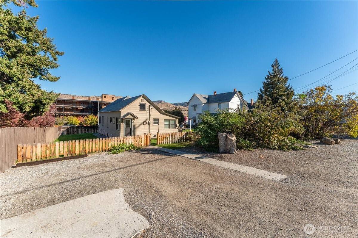 Chelan, WA 98816,2213 W Woodin AVE