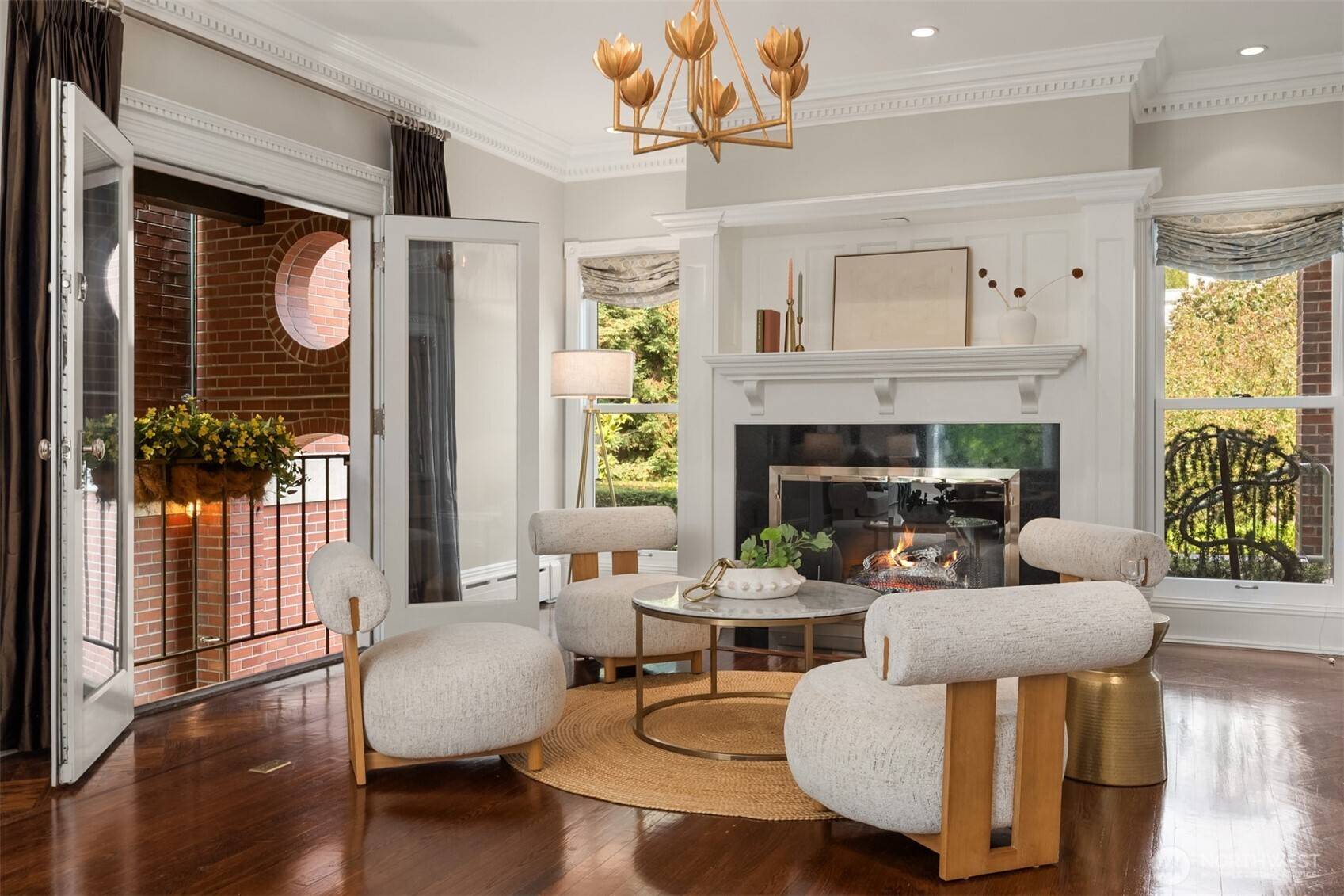 Seattle, WA 98102,718 E Aloha ST #10