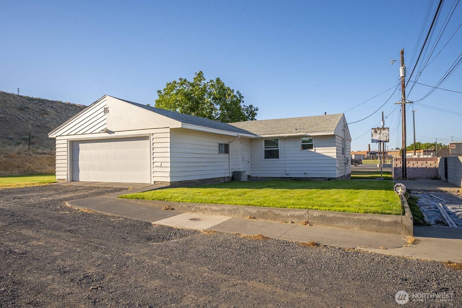 Ephrata, WA 98823,420 11th AVE SW