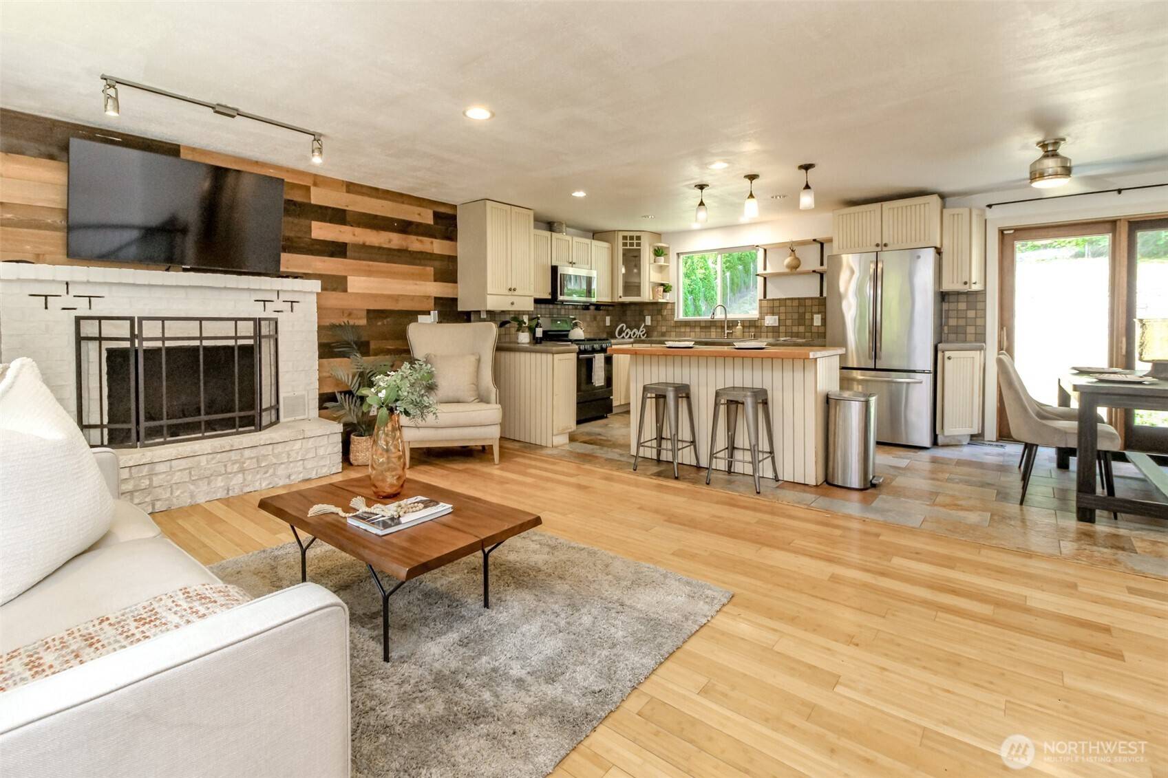 Lake Tapps, WA 98391,3510 W Tapps DR E