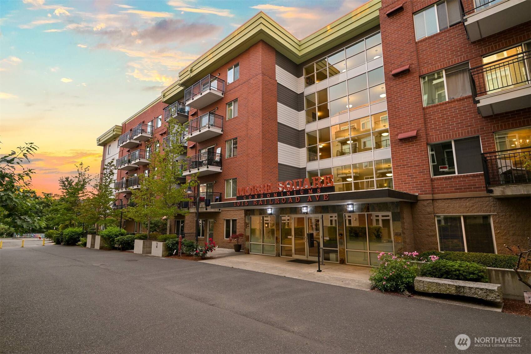 Bellingham, WA 98225,1015 Railroad AVE #402