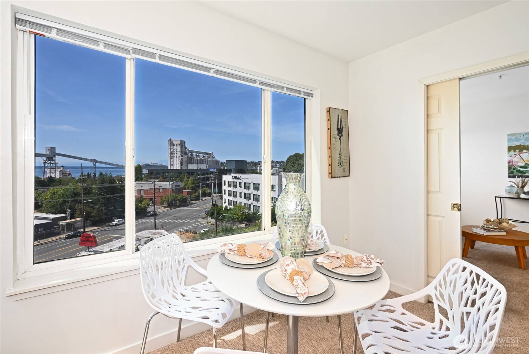 Seattle, WA 98119,524 6th AVE W #404