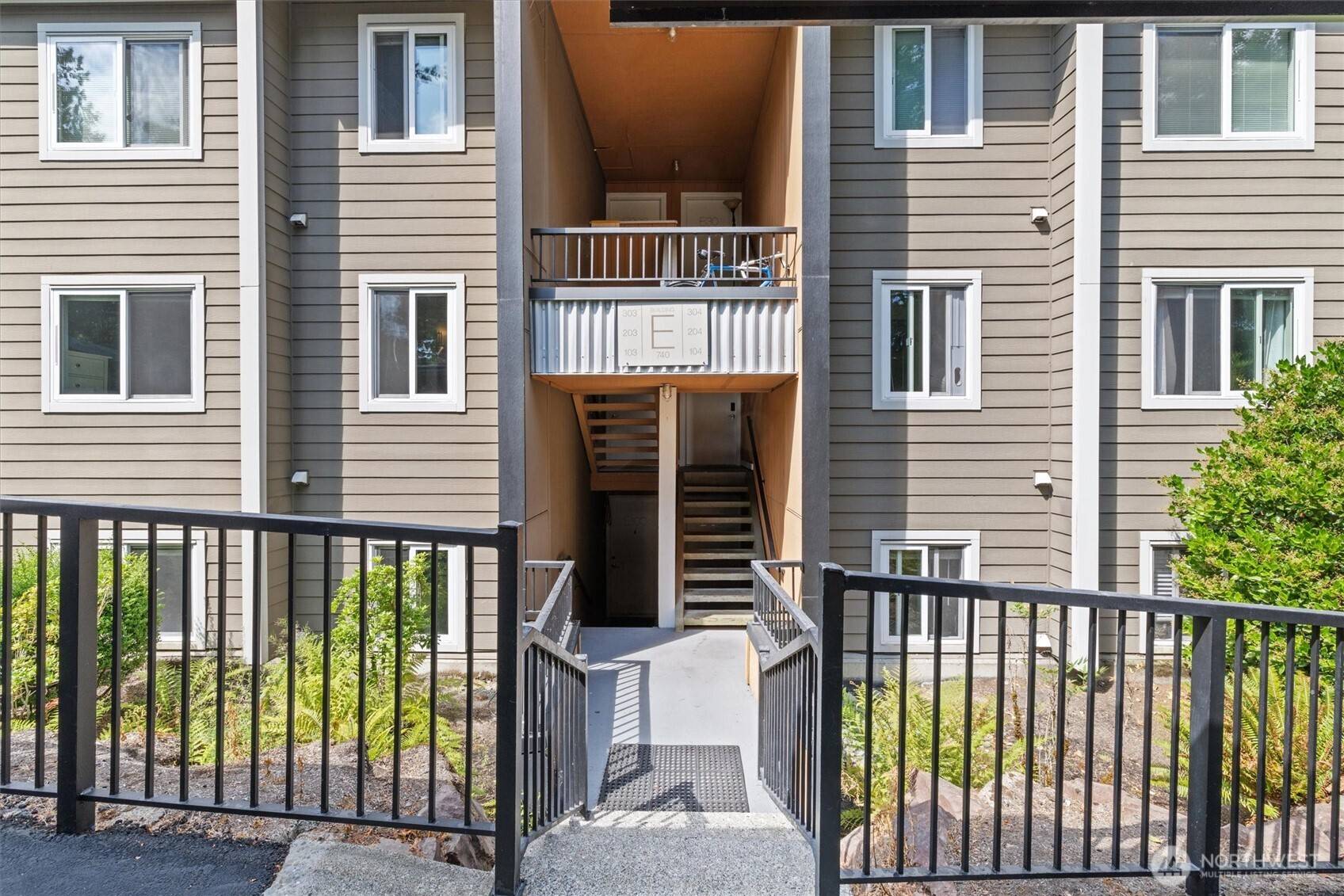 Kirkland, WA 98033,740 Kirkland CIR #E203