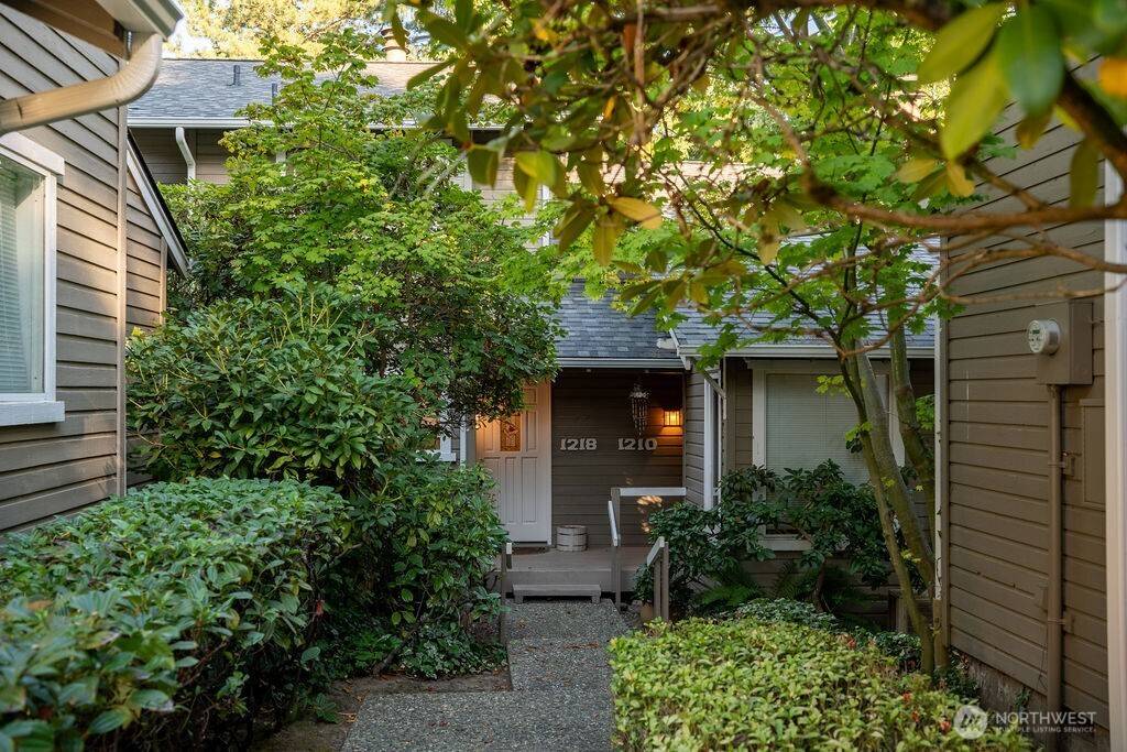 Bellevue, WA 98004,1218 101st PL NE