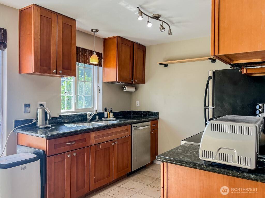 Seattle, WA 98117,633 NW 85th ST #301