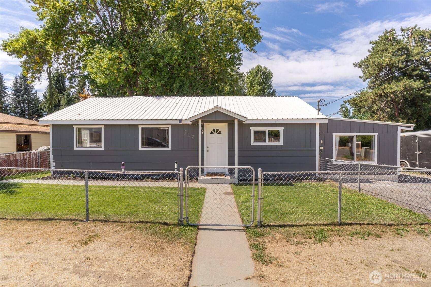 East Wenatchee, WA 98802,128 N June AVE