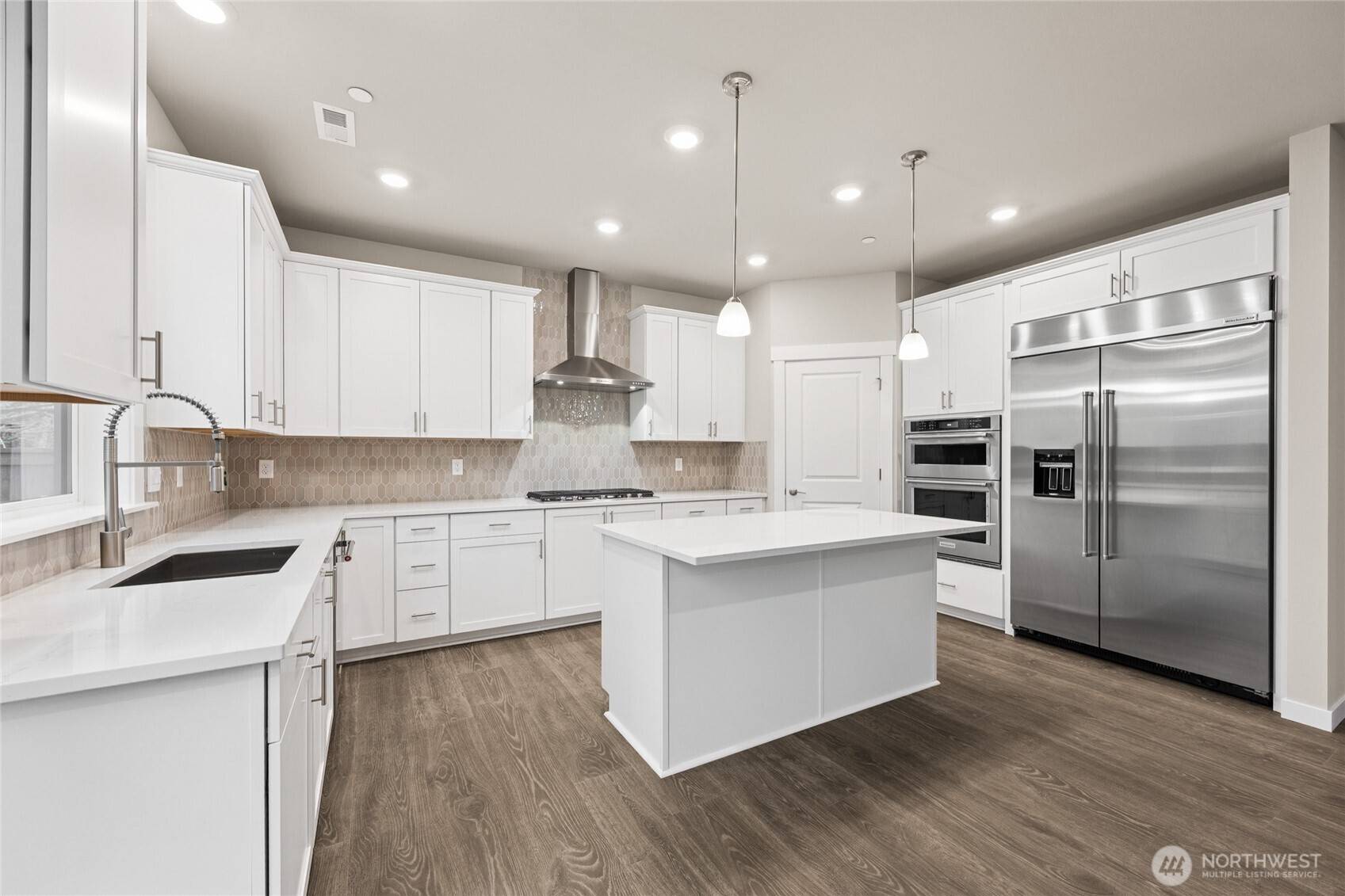 Kirkland, WA 98033,13526 NE 106th CT #28