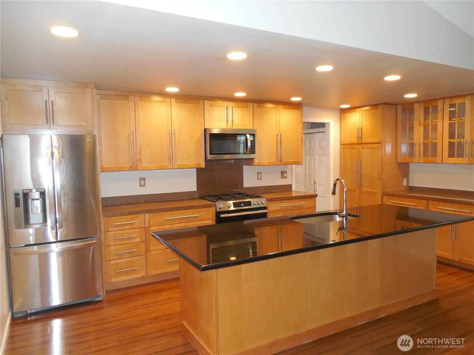 Mercer Island, WA 98040,6201 Island Crest WAY