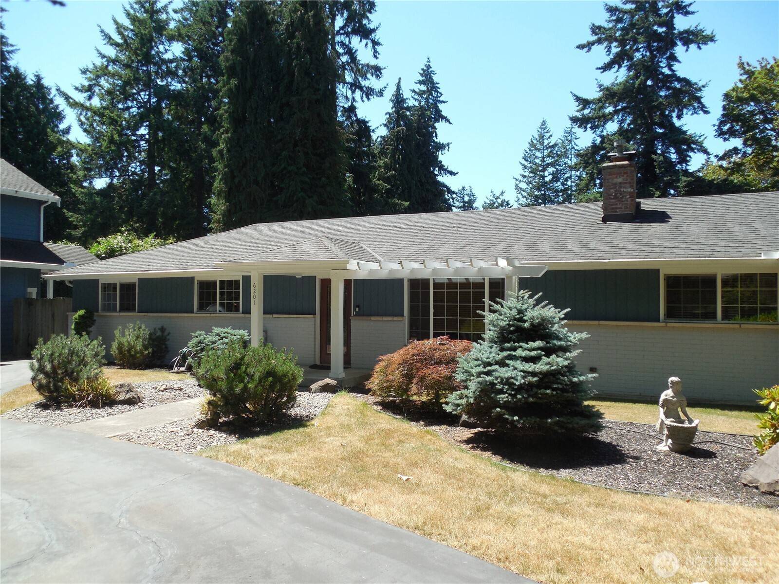 Mercer Island, WA 98040,6201 Island Crest WAY