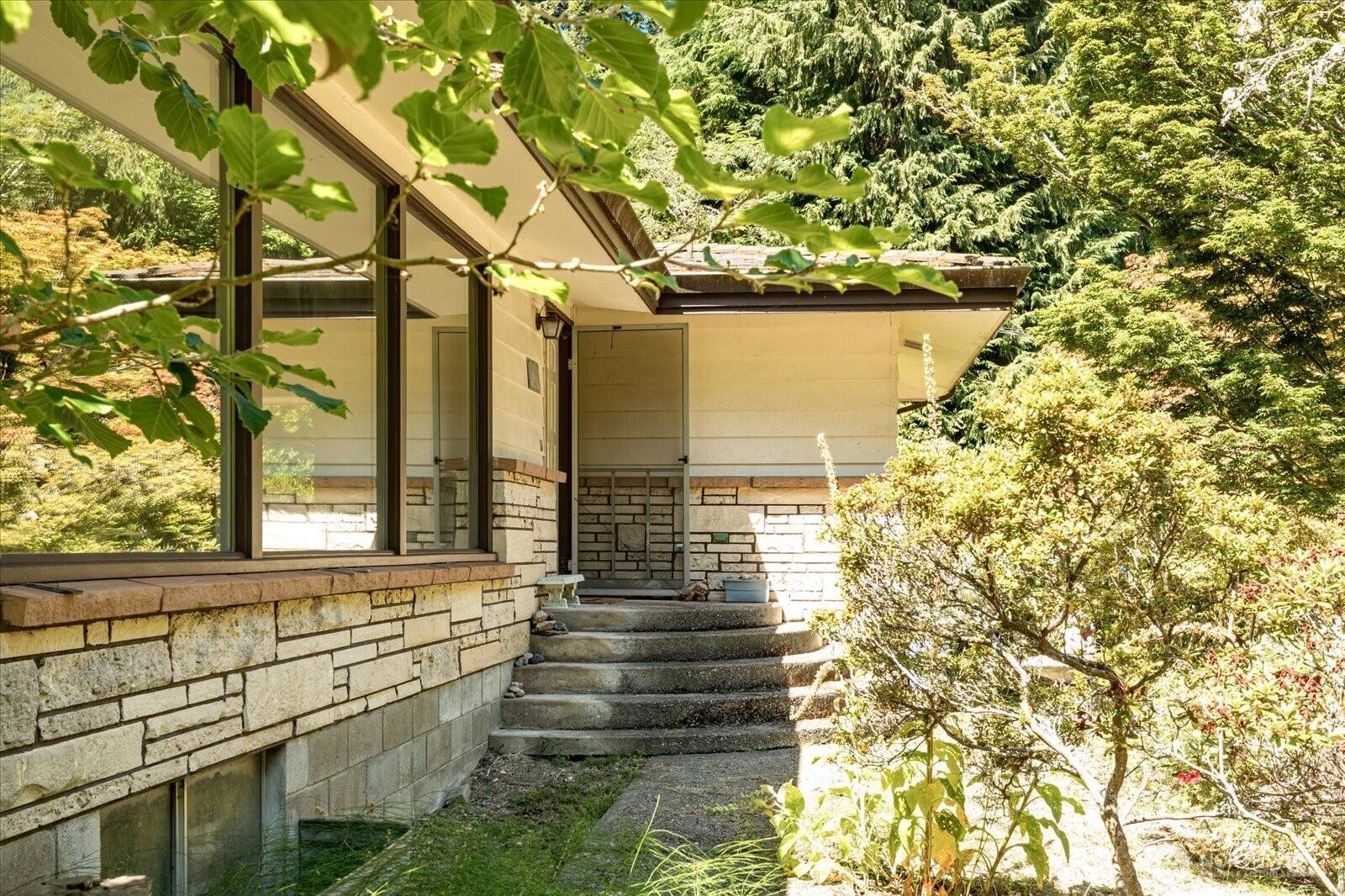 Greenbank, WA 98253,24633 State Route 525