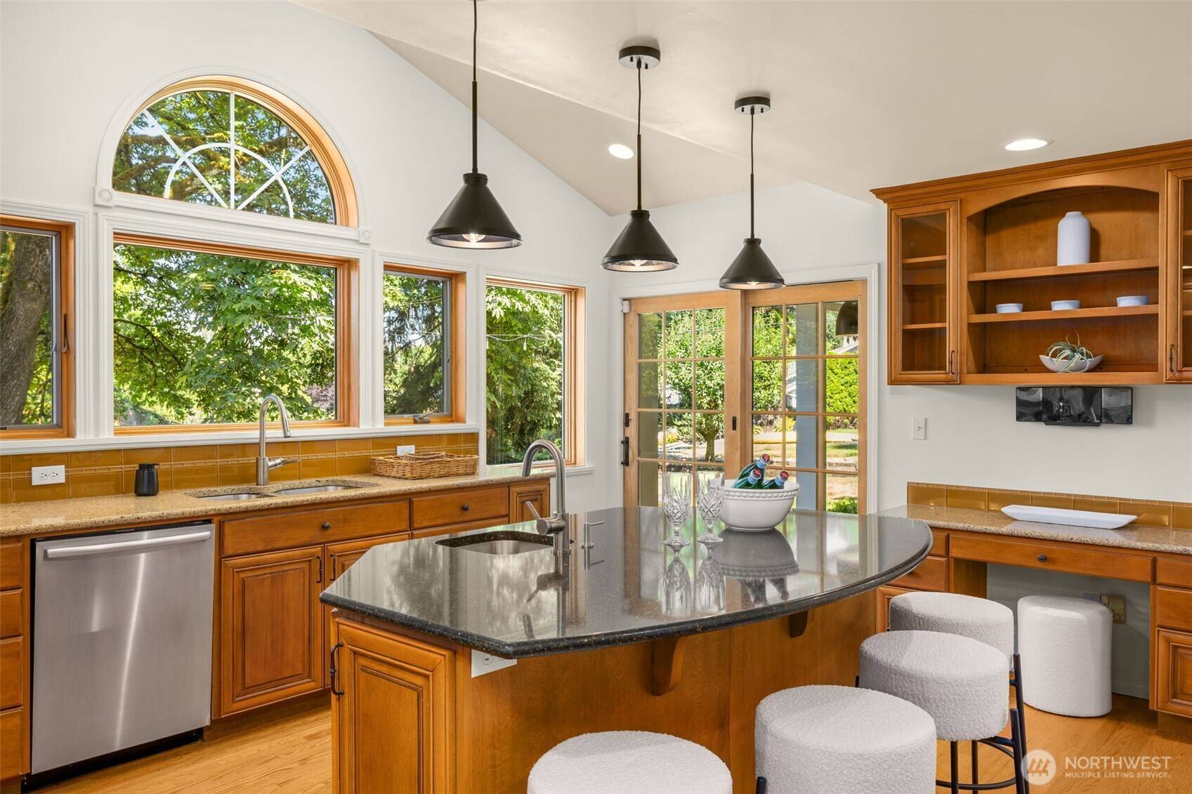 Bothell, WA 98011,11216 E Riverside DR