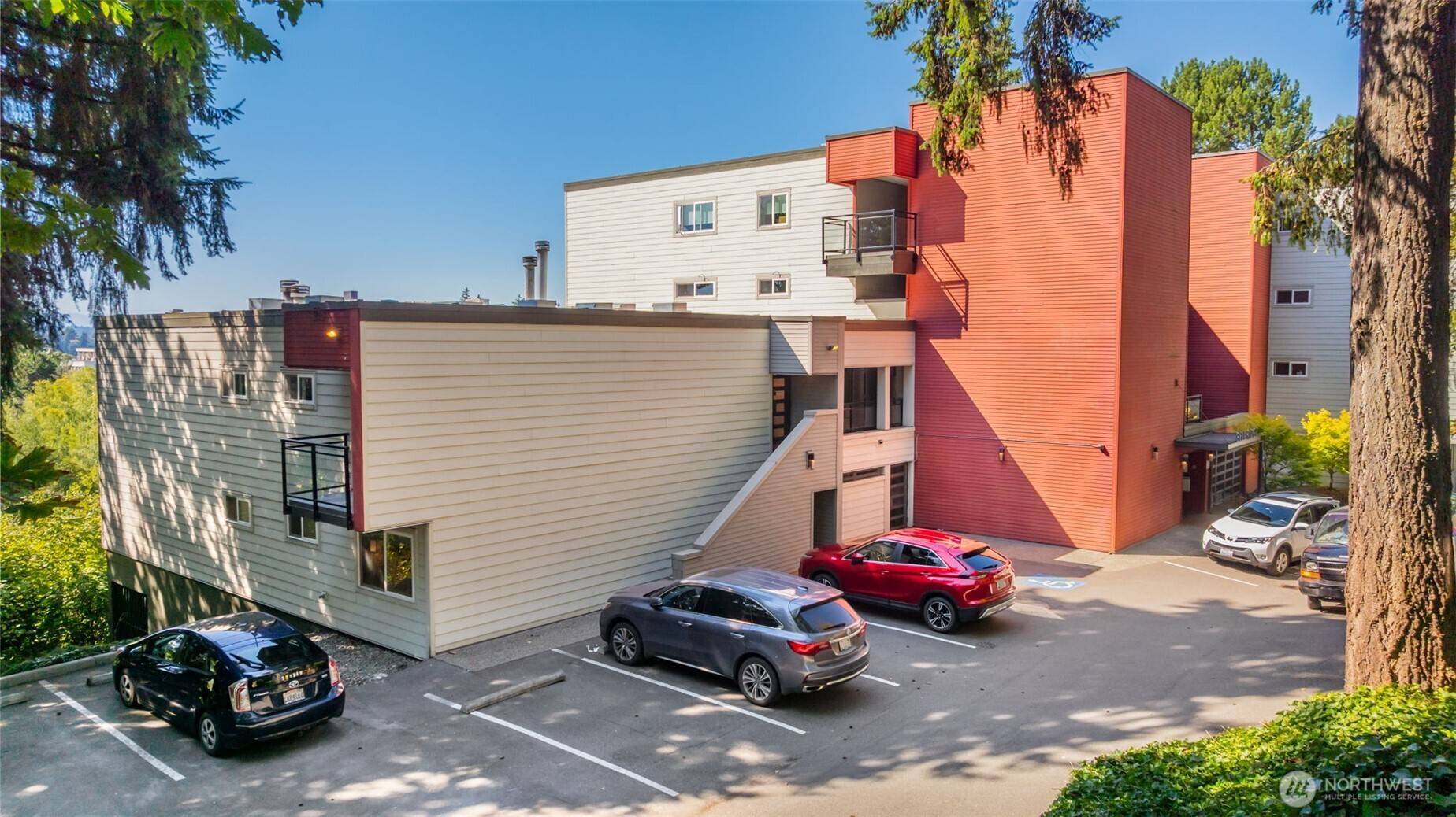 Bellevue, WA 98004,145 105th AVE SE #11