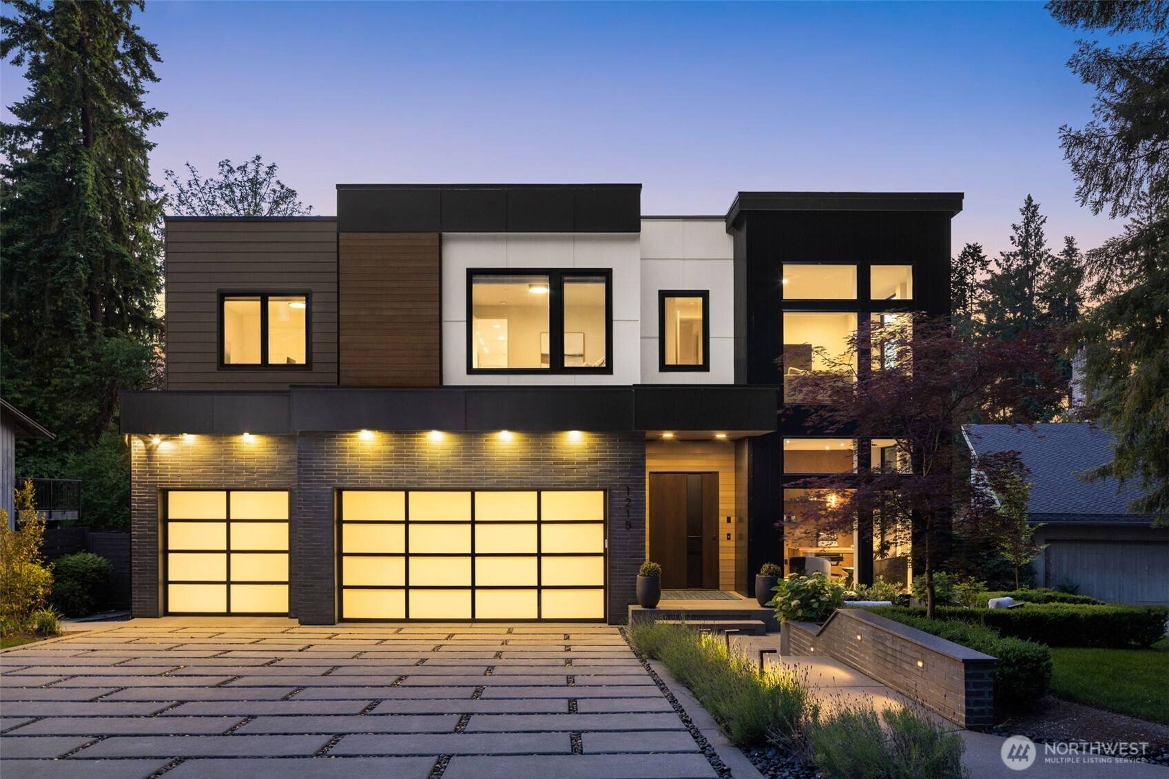 Bellevue, WA 98004,1215 96th AVE SE