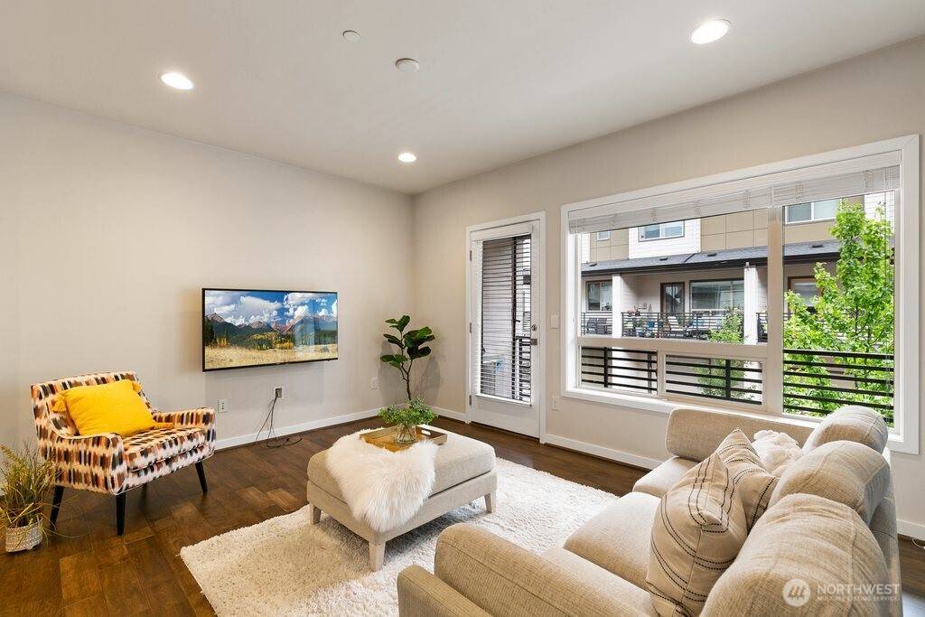 Issaquah, WA 98029,966 6th Walk NE