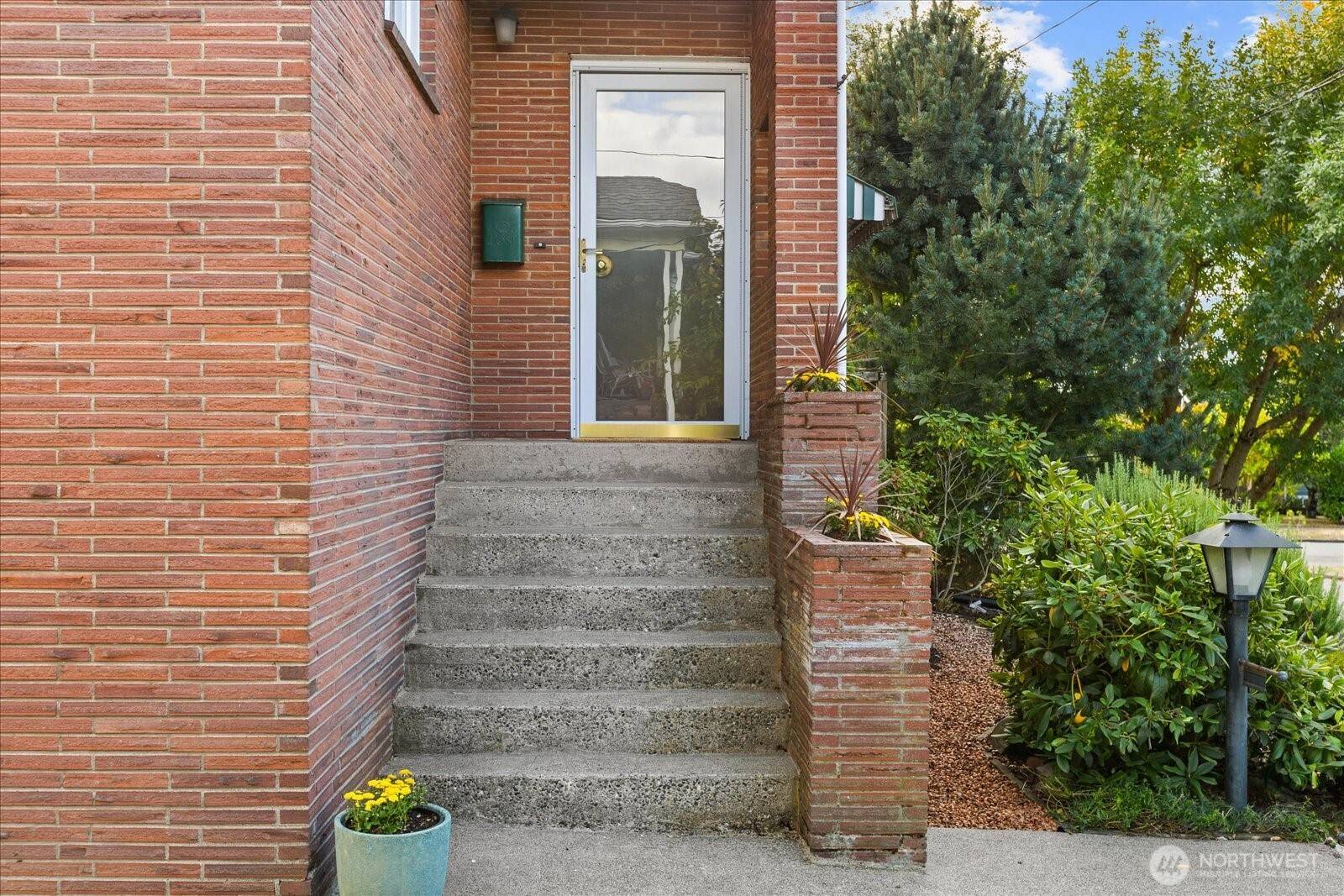 Seattle, WA 98107,5608 7th AVE NW