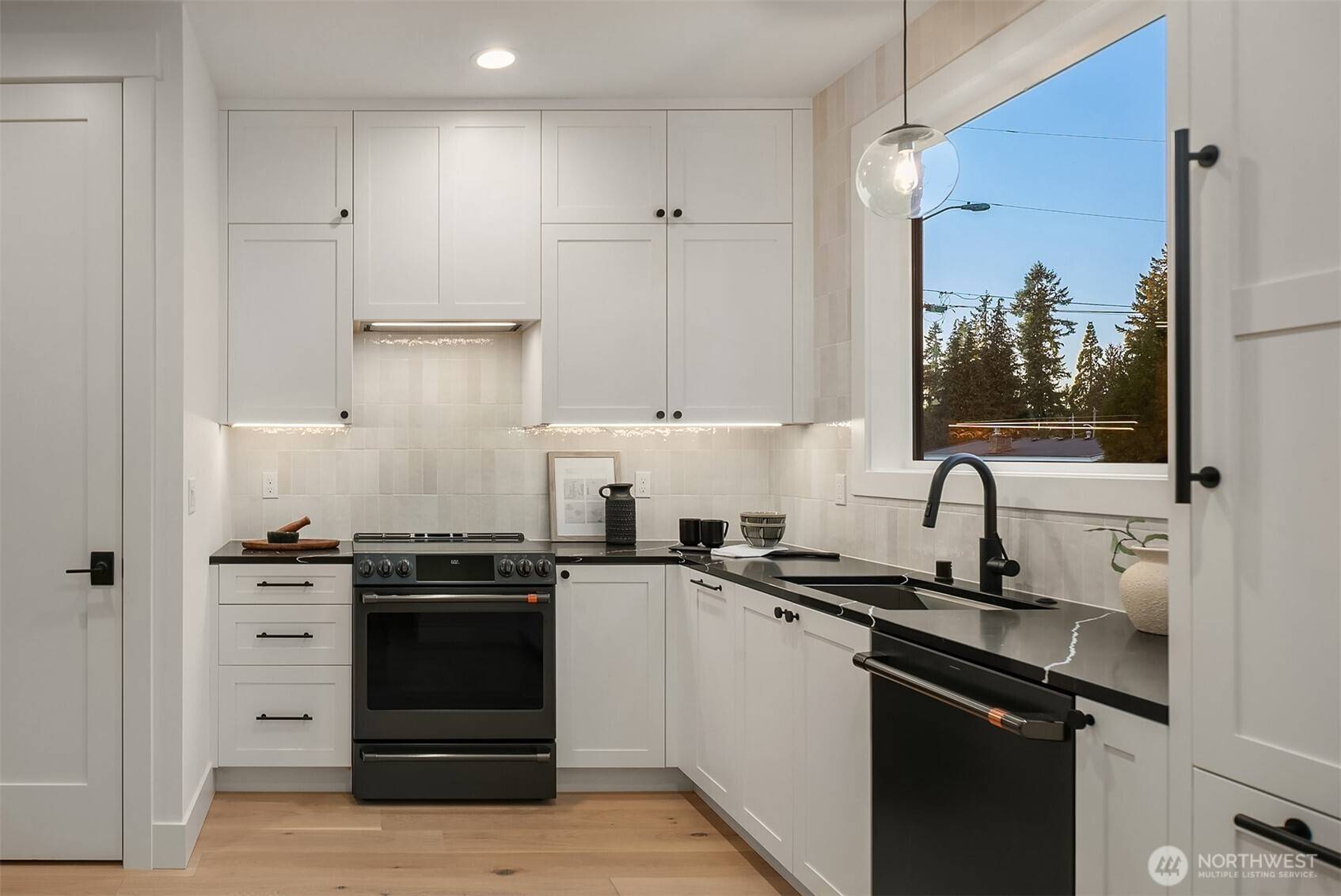 Kirkland, WA 98033,7020 127th AVE NE